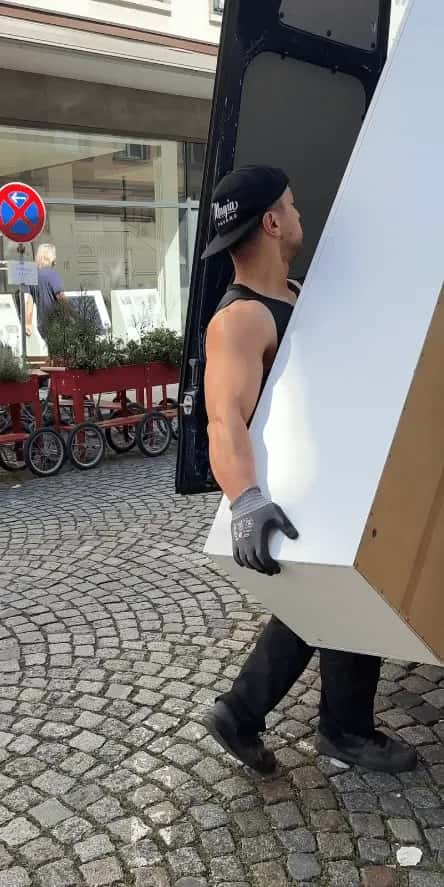 Transporter wird beladen
