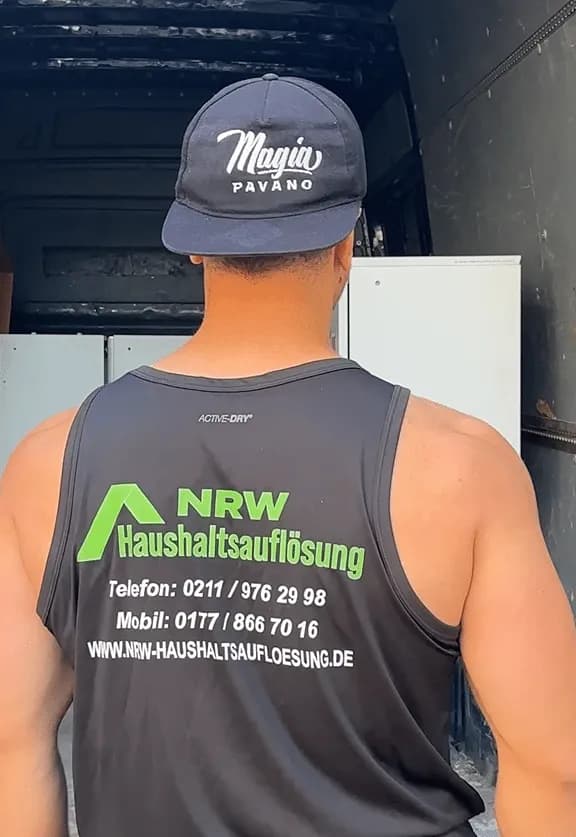 Team von NRW-Haushaltsauflösung bei der Arbeit