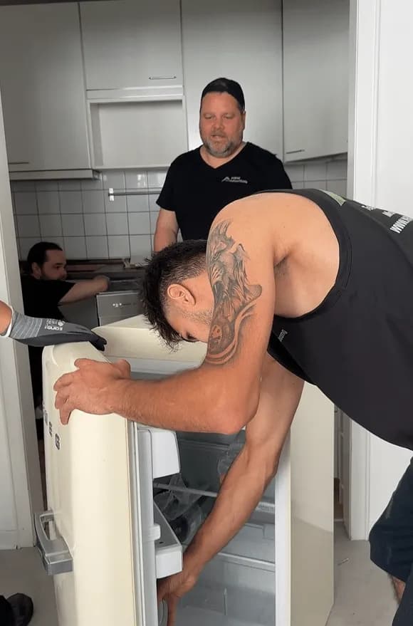Team von NRW-Haushaltsauflösung bei der Arbeit